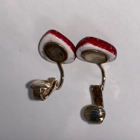 13 mm Red Howlite Clip Earrings - Picture 6 of 14